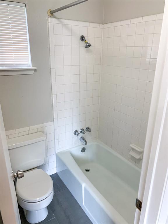 Building Photo - 9222 Meadow Vale