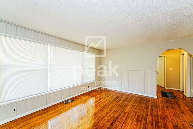 Building Photo - Beautiful 3 Bed/ 1 Bath home in Birmingham! Free Application BLACK FRIDAY DEAL Ends 11/29!