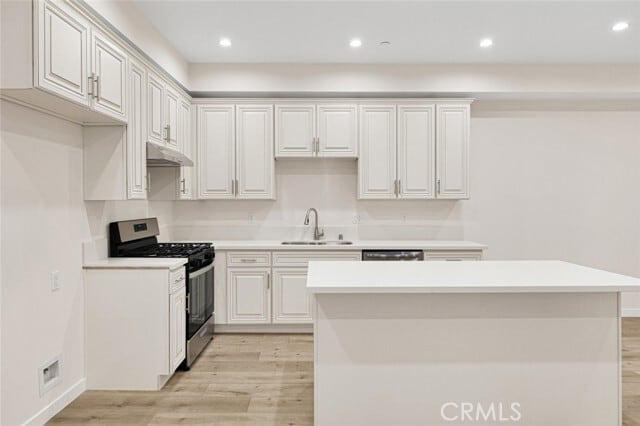 Building Photo - 569 E Cypress Ave