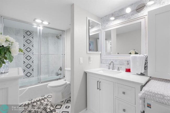 Building Photo - 1147 Hillsboro Mile