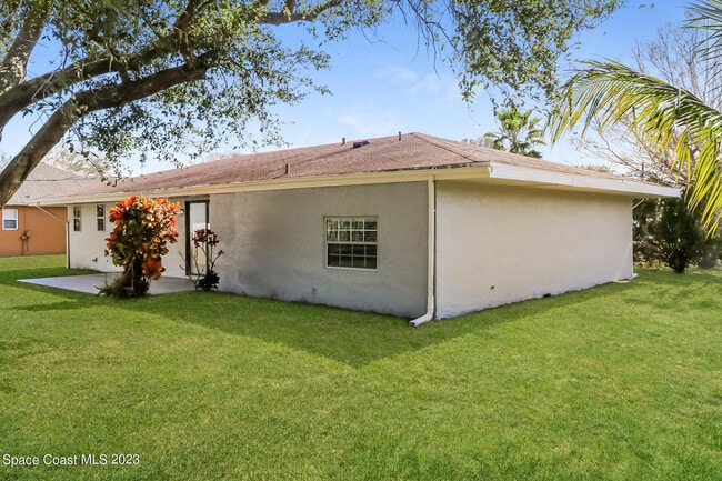 Building Photo - 1376 23rd Pl SW