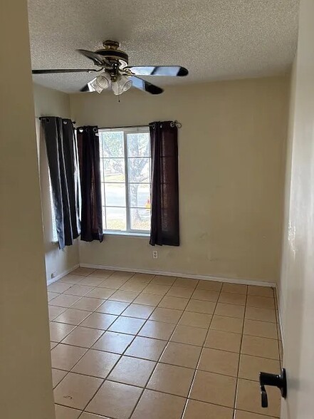 Building Photo - 2745 Rosarita St