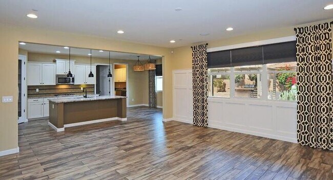 Building Photo - Stunning Executive Home (former model) in ...