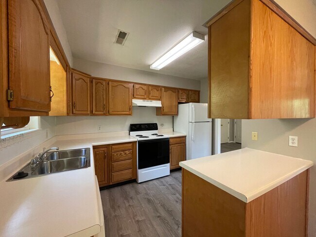 Building Photo - 111 Mint Ln