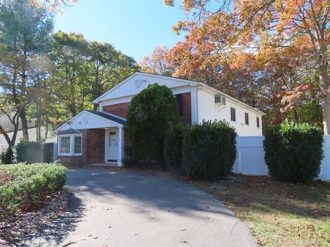 Building Photo - 1210 Smithtown Ave