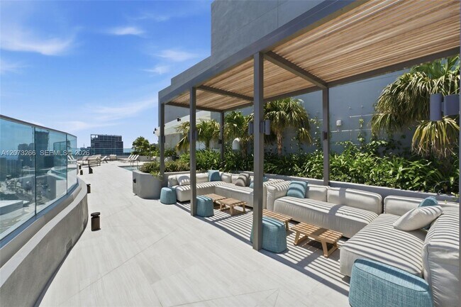 Building Photo - 1400 Biscayne Blvd