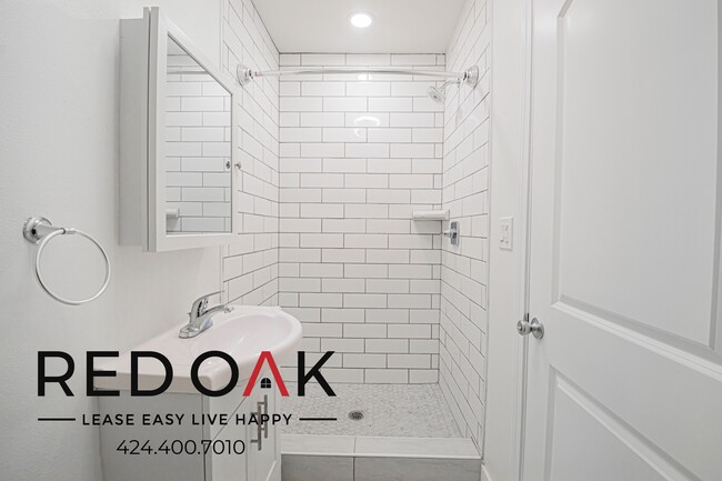 Building Photo - 1611 Oak St