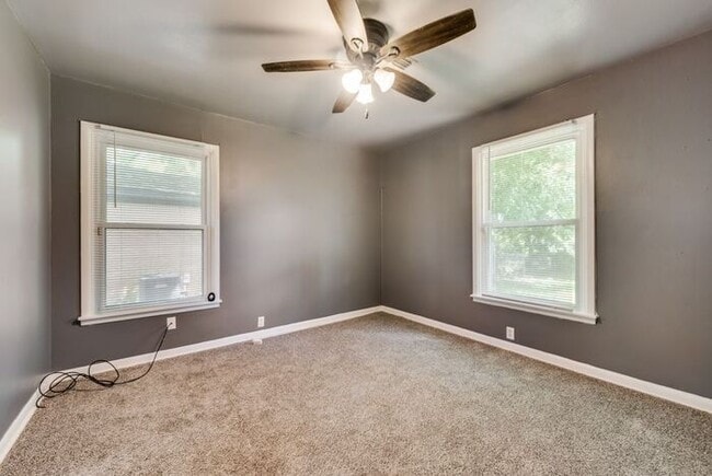 Building Photo - 1014 W Belden St