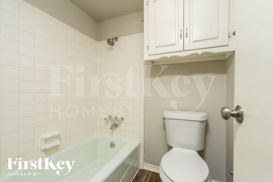 Building Photo - 635 Truman Ct