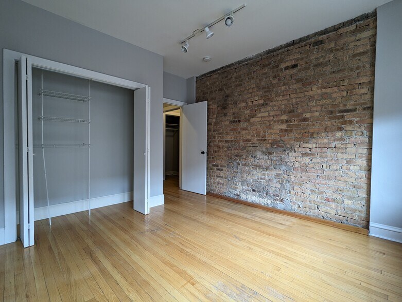 Building Photo - 3523 N Racine Ave