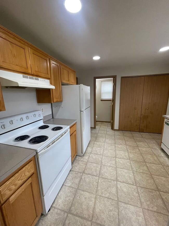 Building Photo - Move In Special! Enjoy $500.00 Off Your First Months Rent On This Freshly Updated Two Bedroom Pet...