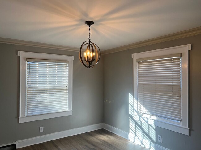 Building Photo - Beautiful 3 bedroom 1.5 bathroom house available!