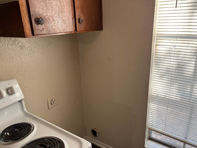 Building Photo - 2 bed/1.5 bath unit close to Hallmark Park and Hulen Mall