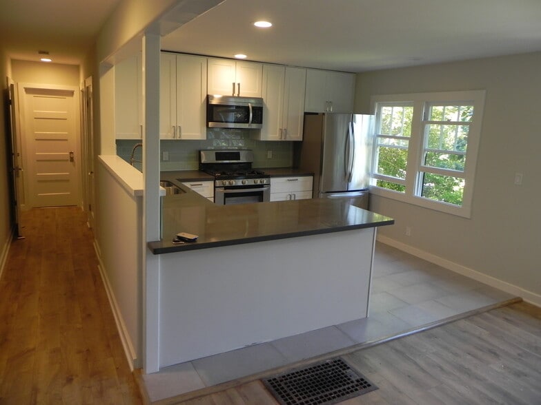 Building Photo - 923 Bridgeway