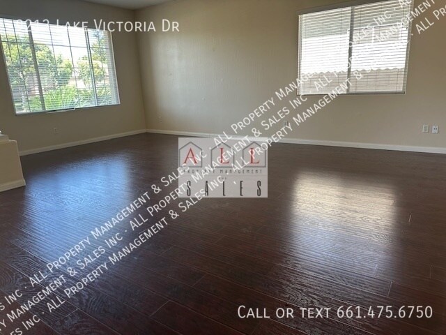 Building Photo - 9213 Lake Victoria Dr