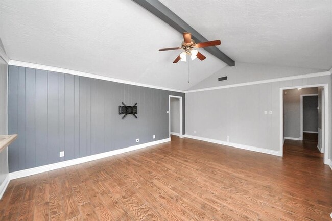 Building Photo - 9422 Val Verde St