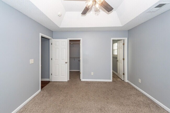Building Photo - 248 Trickle Dr