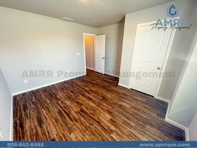 Building Photo - 3 Bedroom Home Available For Spring Pre-Lease