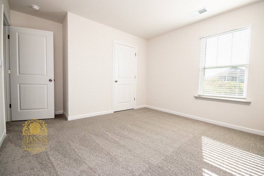 Building Photo - 1361 Secrest Commons Dr