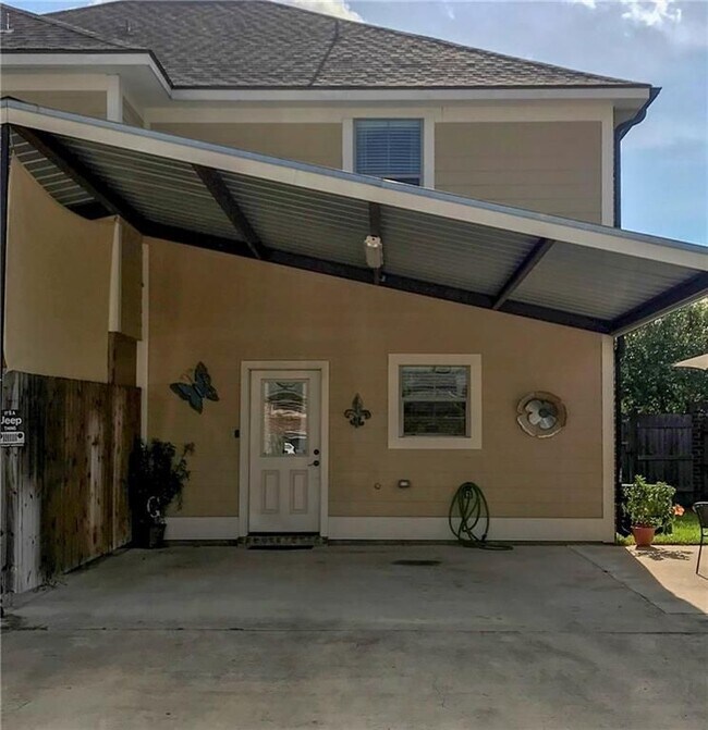 carport - 1500 Lacadie Dr