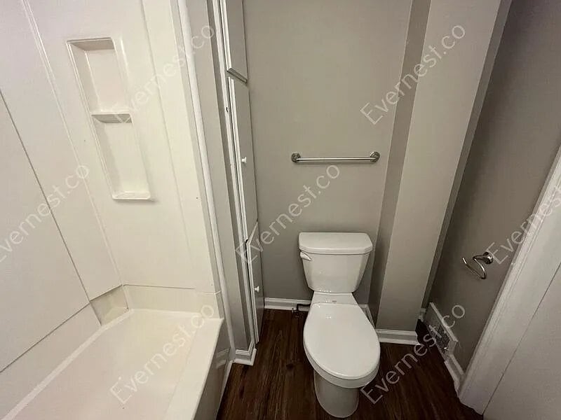 Building Photo - 23115 Powell Ave