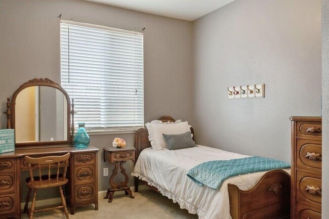 Building Photo - 2313 N Silvervale St