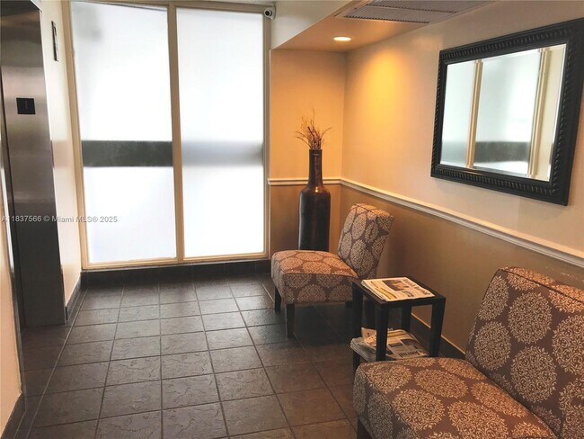 Building Photo - 3475 N Country Club Dr