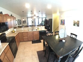 Building Photo - 172 W Barry Links Way