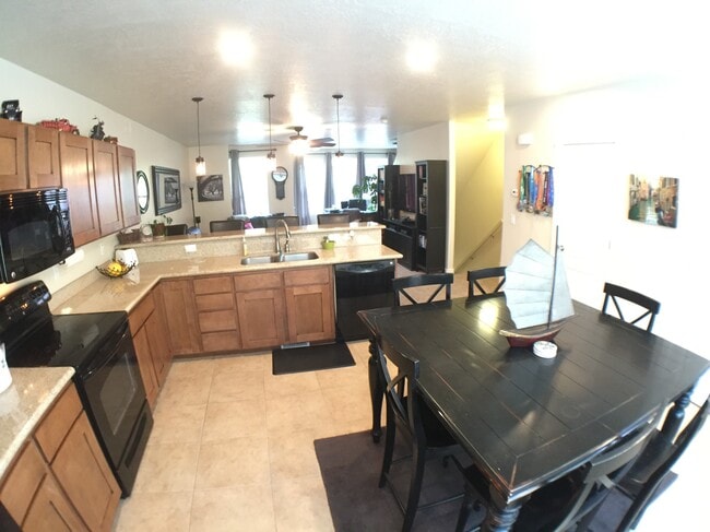 Building Photo - 172 W Barry Links Way