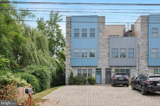 Building Photo - 850 W Northwestern Ave