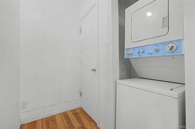 Building Photo - 457 1st St