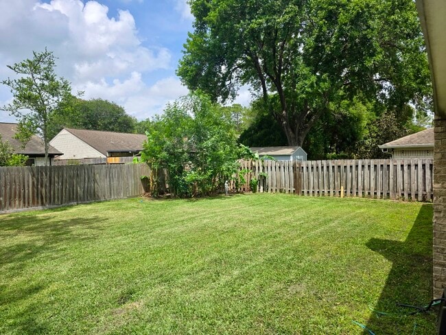 Building Photo - 16007 Mill Point Dr