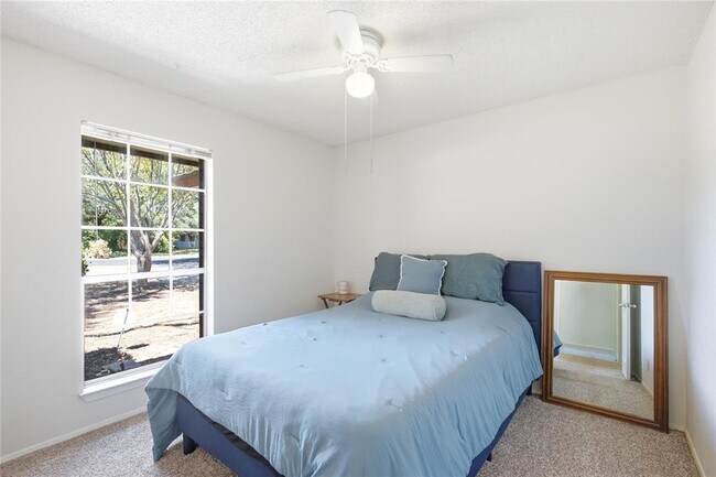 Building Photo - 13319 Water Oak Ln