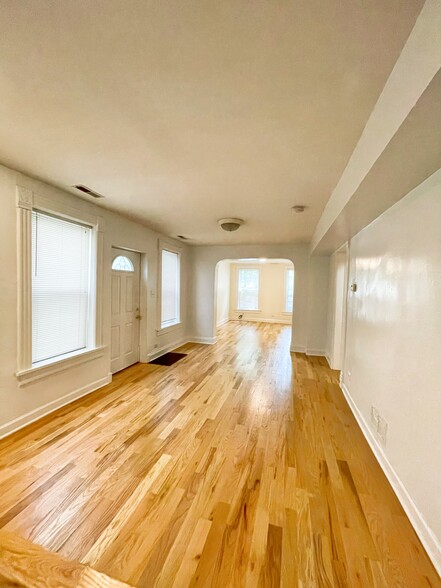 Living/dining space - 2076 N Campbell Ave