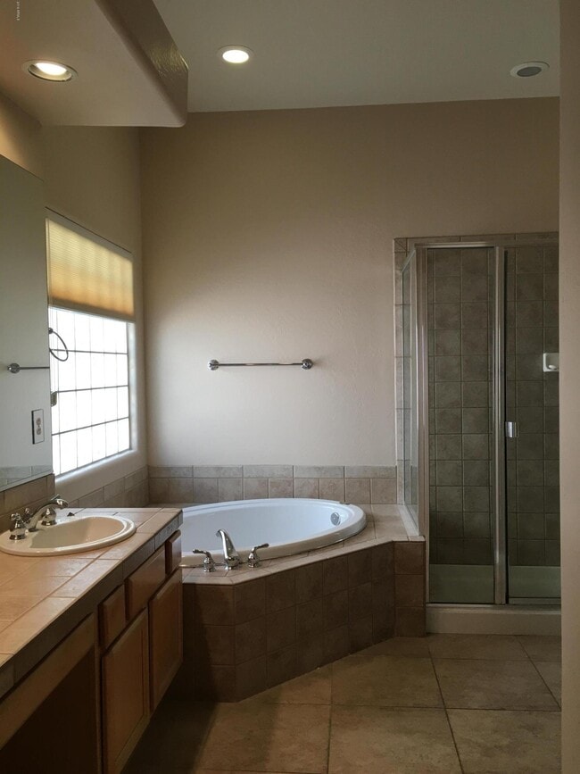 Building Photo - 2627 E Acoma Dr