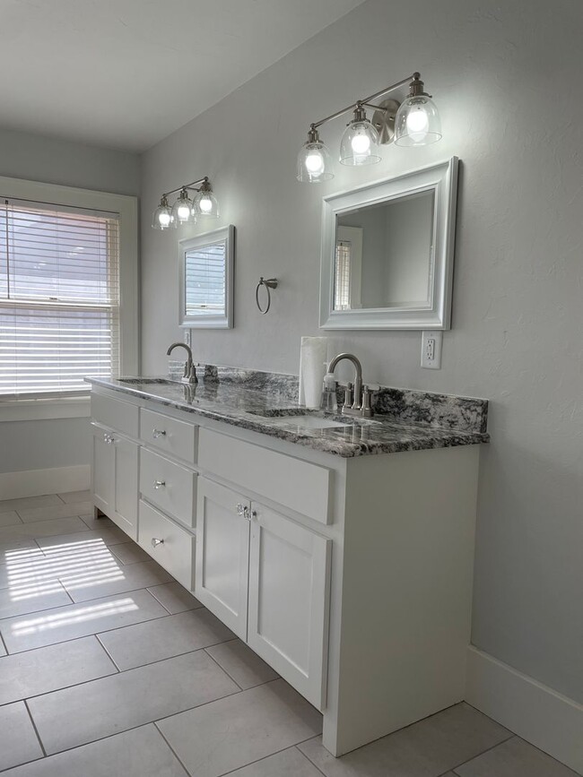 Building Photo - Gorgeous Home Available Now!!