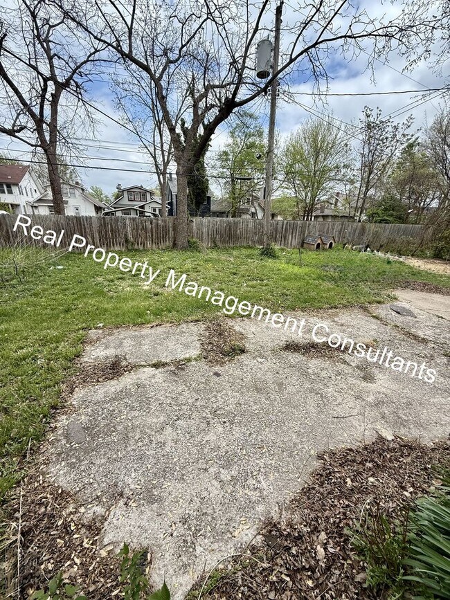 Building Photo - 3-Bedroom Home with Modern Updates Throughout