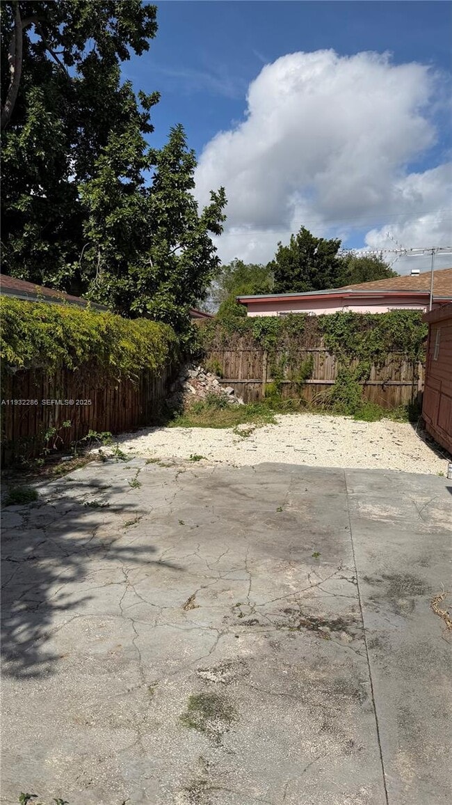 Building Photo - 329 NE 58th St