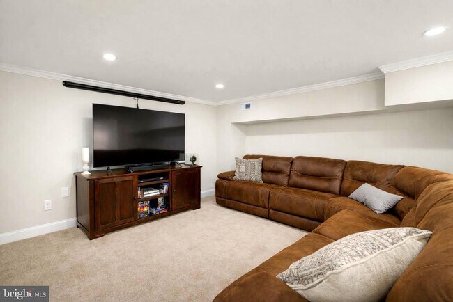 Building Photo - 708 Kings Croft Dr