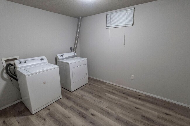 Building Photo - 216 Wheaton Ct