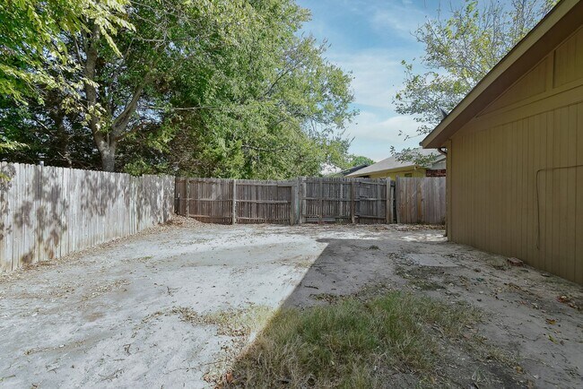 Building Photo - PEPERPORT.3914/3916