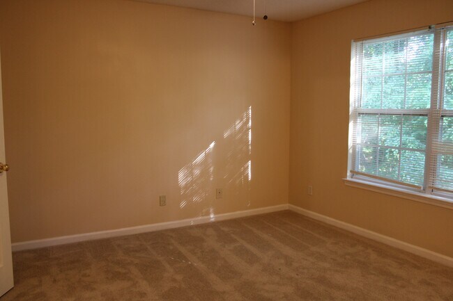 Building Photo - 230 Black Bird Ct