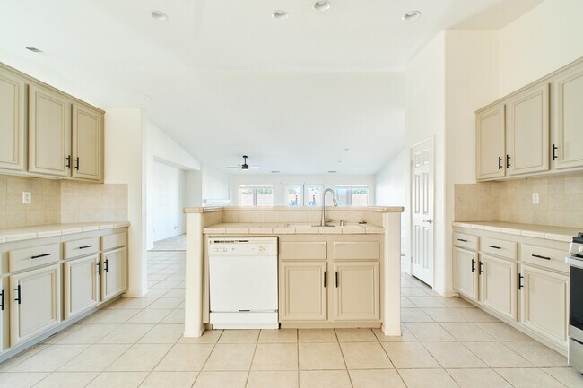 Building Photo - 47626 Calle Diamante