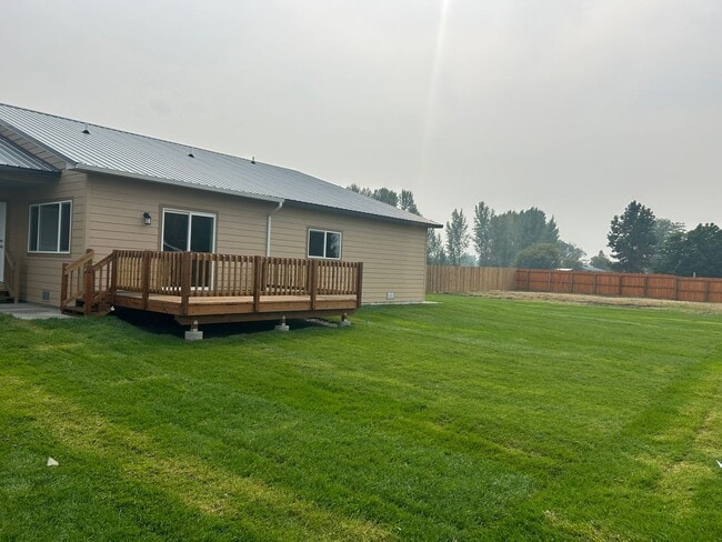 Building Photo - Beautiful 3 bed, 2 bath Hamilton home