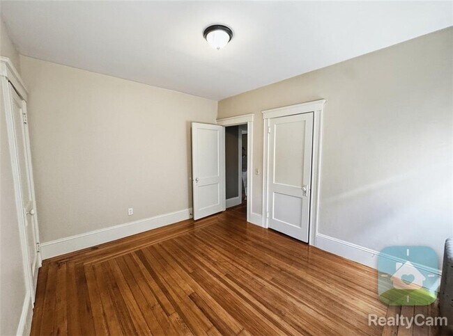 Building Photo - 168 4th St