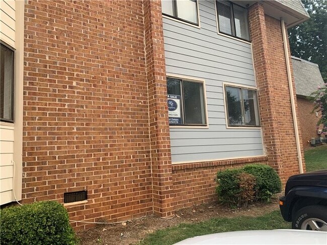 Building Photo - 145 Northwood Dr