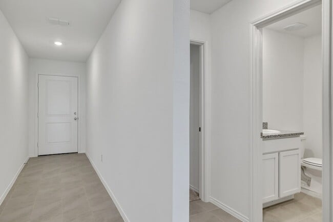 Building Photo - 1613 Vattier St