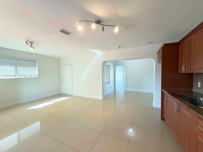 Building Photo - 34 E 15th St