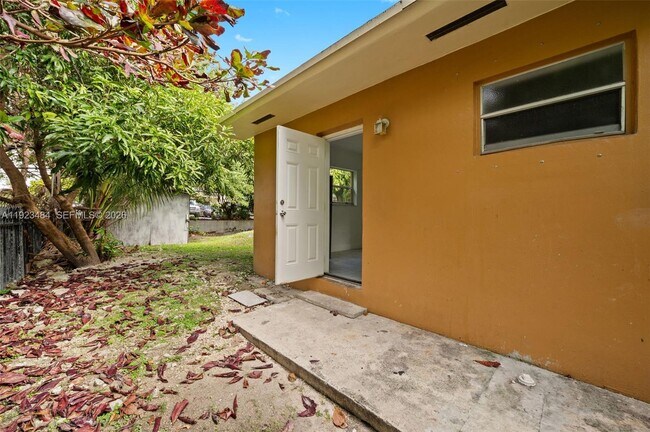 Building Photo - 1429 NE 118th Terrace