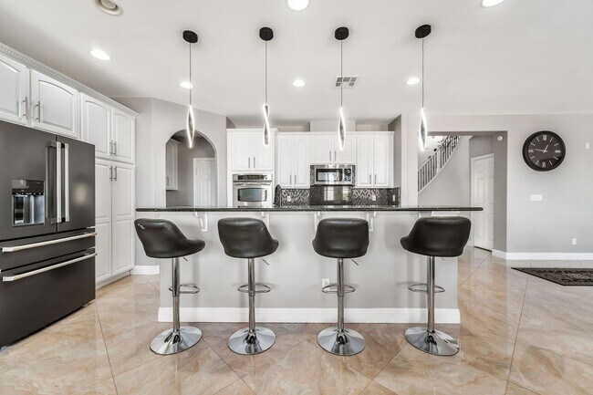 Building Photo - Fully Furnished Luxury Living with Expansive, Move-In Ready Comfort!